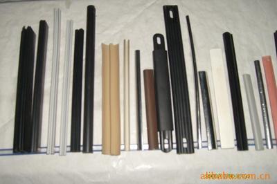 上海华美塑胶制品 专业供应PVC透明挡水条及箱包拉手零件